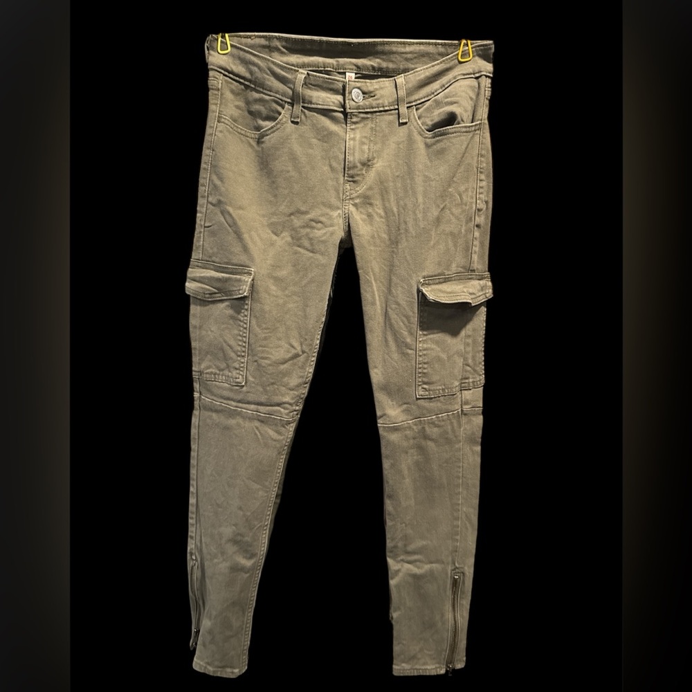Levi’s Skinny Cargo Jeans w/ zipper ankle & mid-rise. Olive Green Women size 26